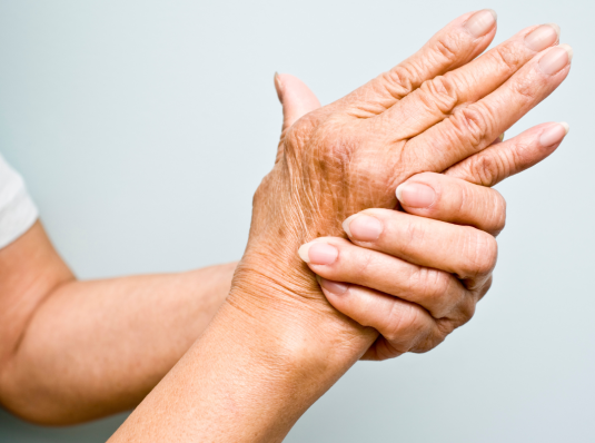 hands with arthritis pain